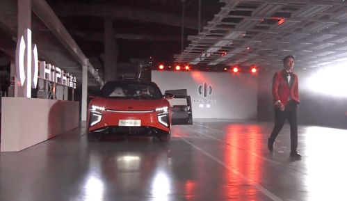 跨界營銷新典范 高合汽車聯動Scabal工廠走秀，重構汽車銷售體驗